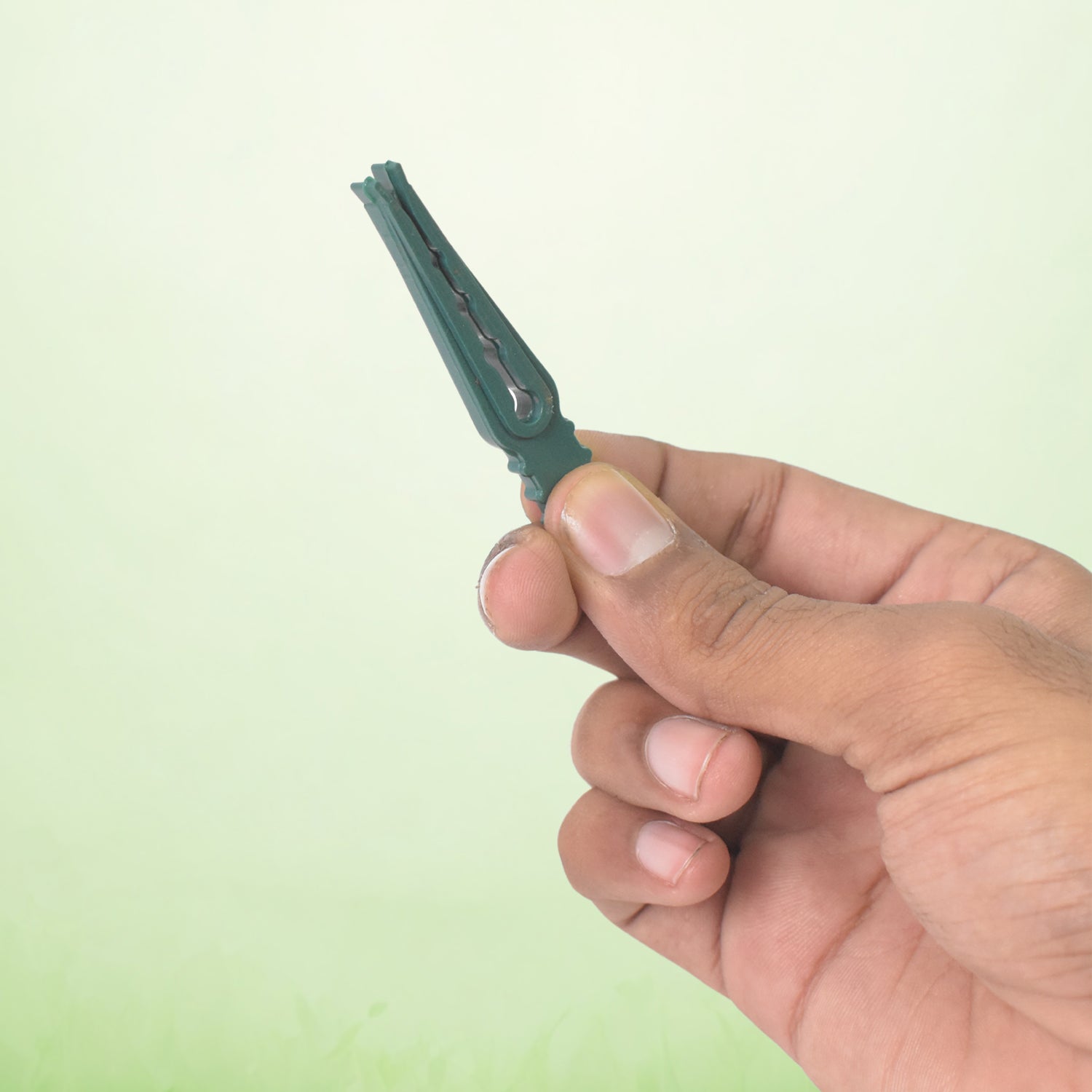 36Pcs MULTIPURPOSE PLASTIC CLOTH HANGING PEGS / CLIPS - 36 PCS 36Pcs MULTIPURPOSE PLASTIC CLOTH HANGING PEGS / CLIPS - 36 PCS